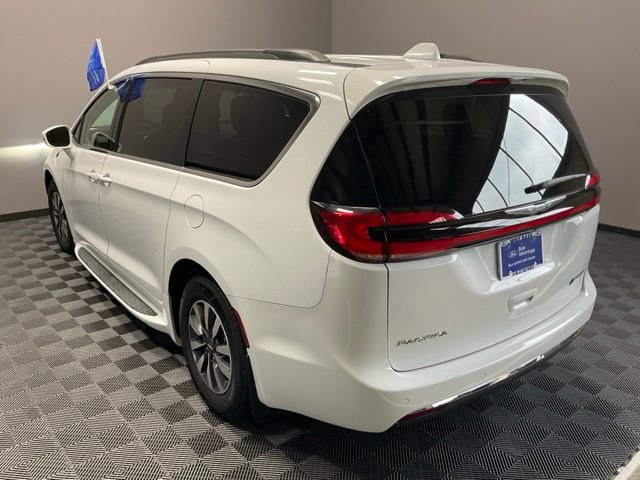 Used 2021 Chrysler Pacifica Touring FWD image 9