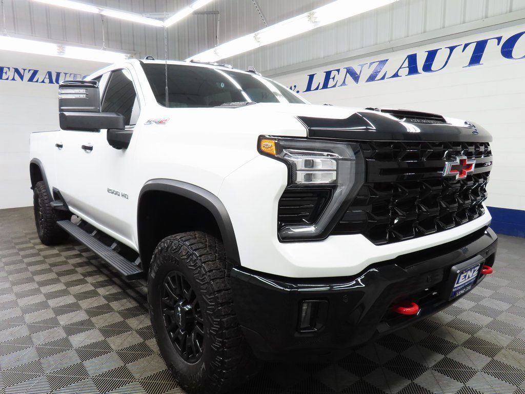 Used 2025 Chevrolet Silverado 2500 ZR2 w/ Technology Package image 3