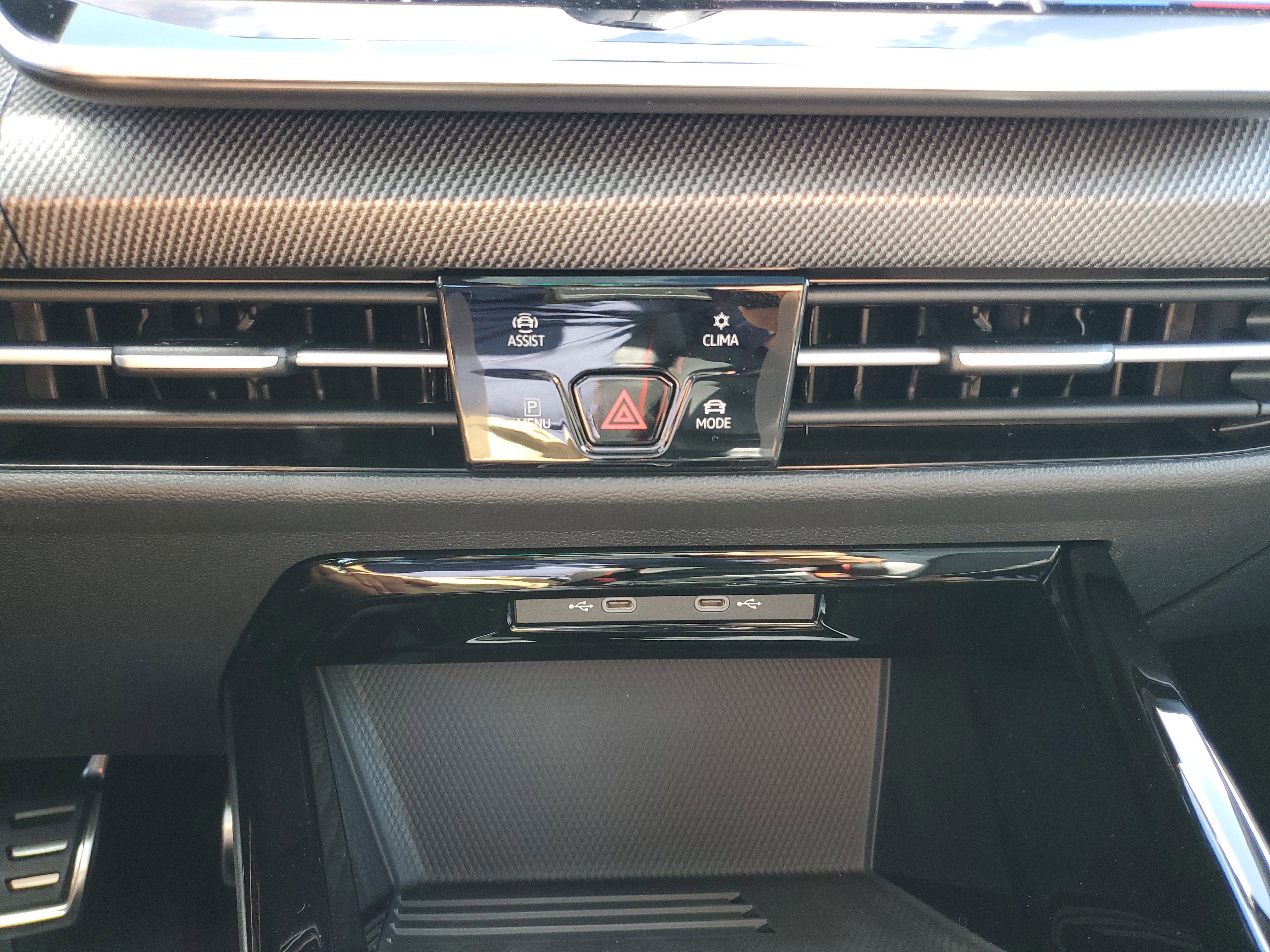 New 2025 Volkswagen GTI SE image 25