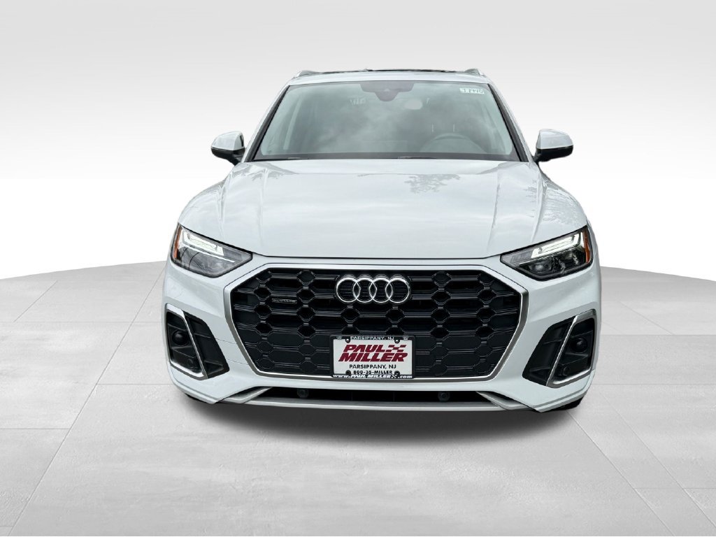 Used 2023 Audi Q5 2.0T Premium w/ Convenience Package AWD/4WD image 2