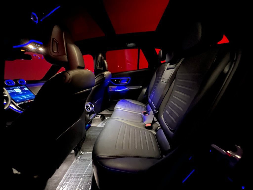 Used 2025 Mercedes-Benz GLC 300 4MATIC image 32