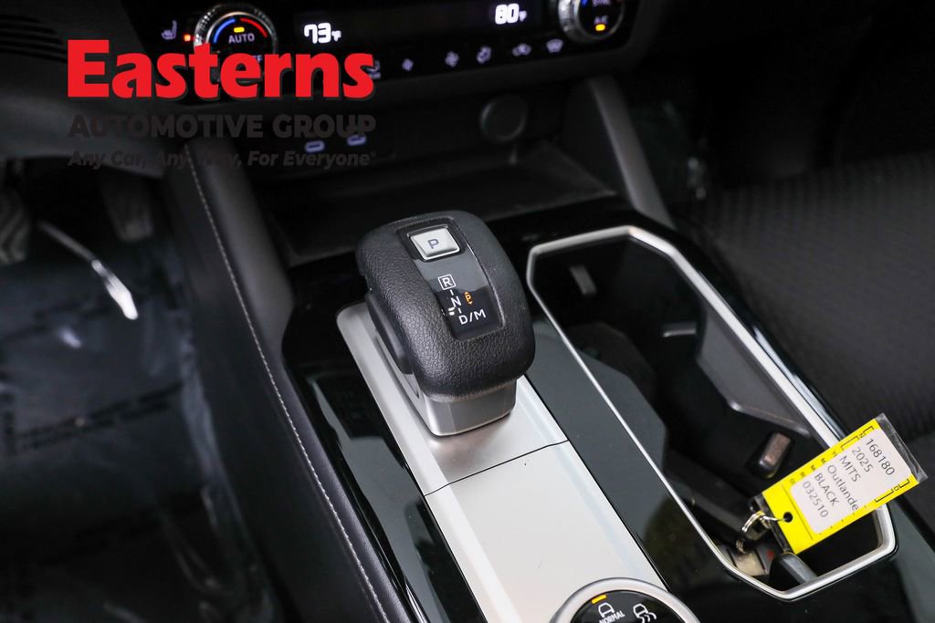 Used 2025 Mitsubishi Outlander ES image 16