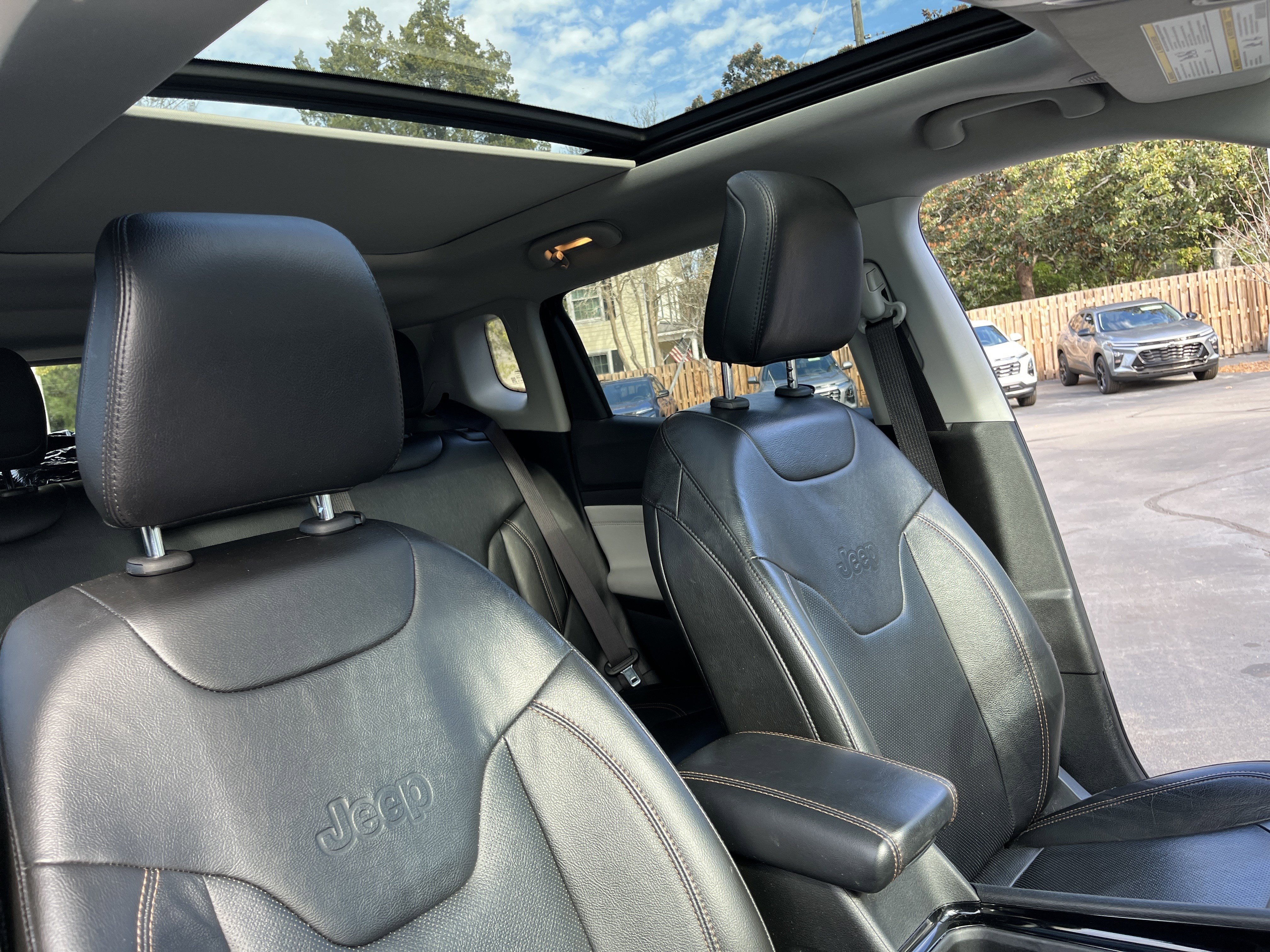 Used 2022 Jeep Compass Limited w/ Sun and Sound Group image 25