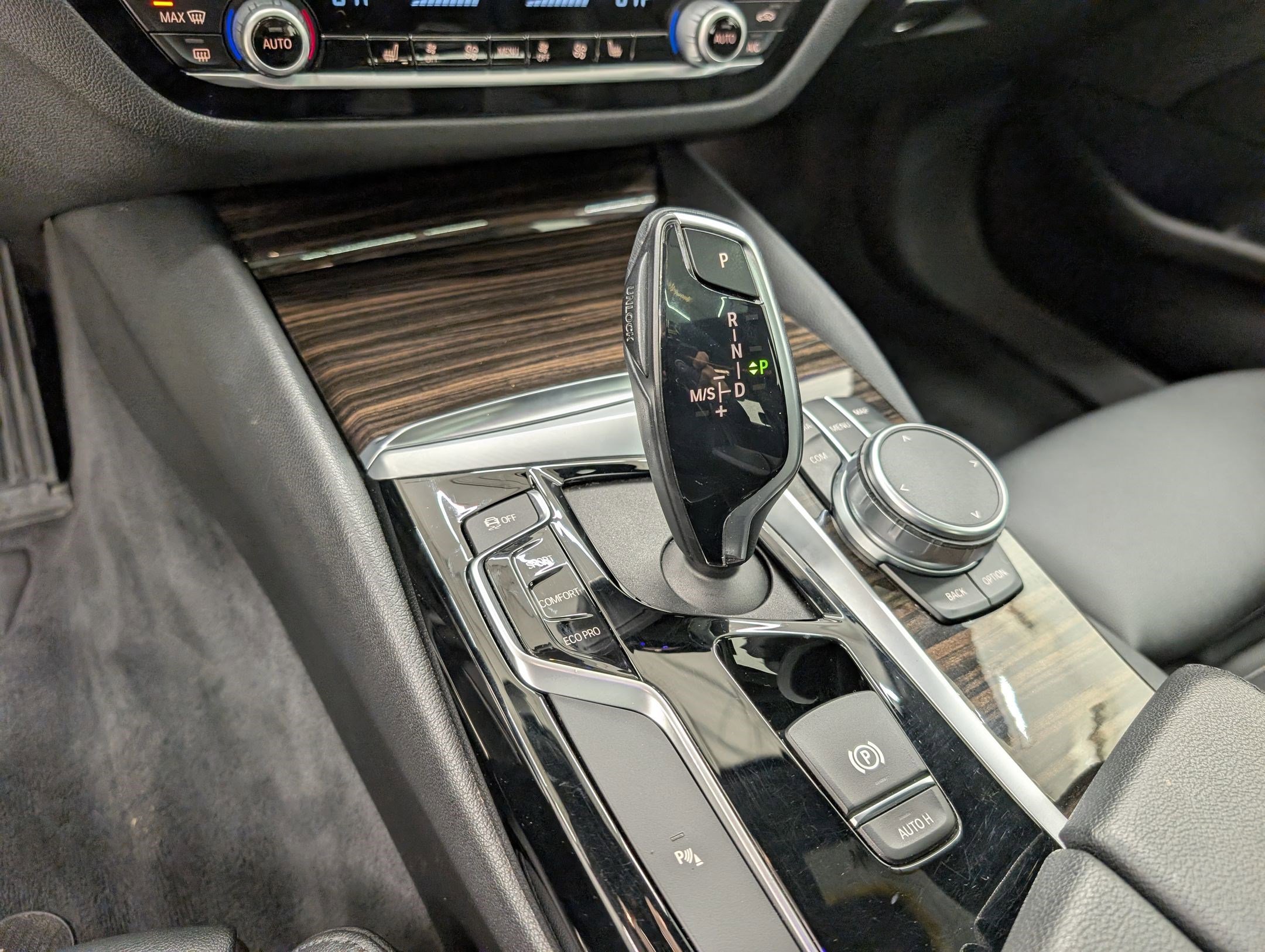 Used 2020 BMW 530i w/ Premium Package image 18