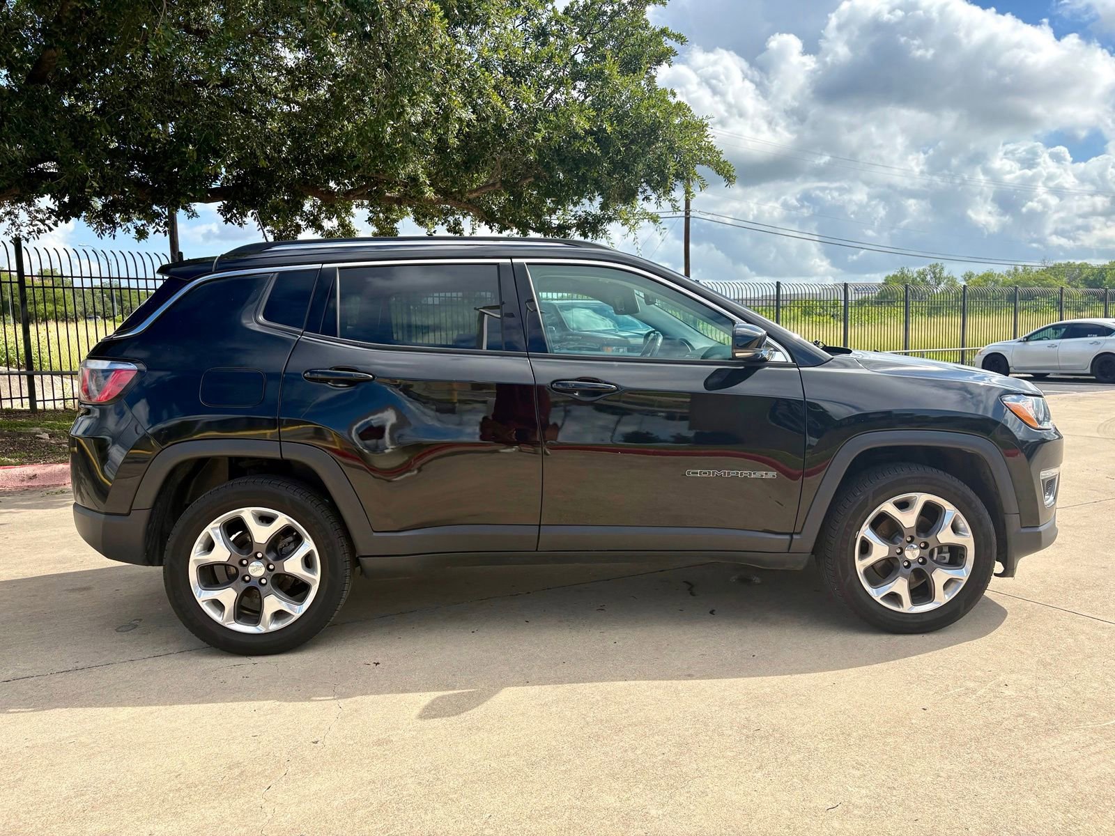 Used 2020 Jeep Compass Limited AWD/4WD image 2