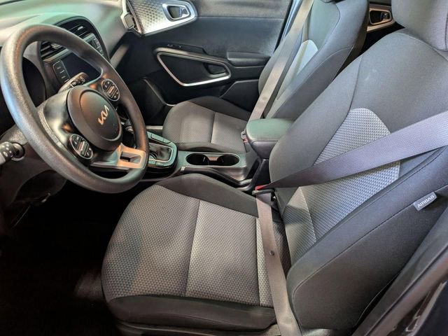 Used 2025 Kia Soul LX w/ LX Technology Package FWD image 12