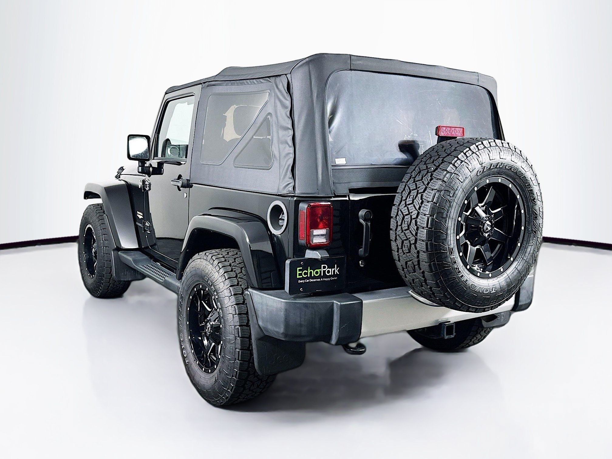 Used 2014 Jeep Wrangler Sahara w/ Connectivity Group AWD/4WD image 5