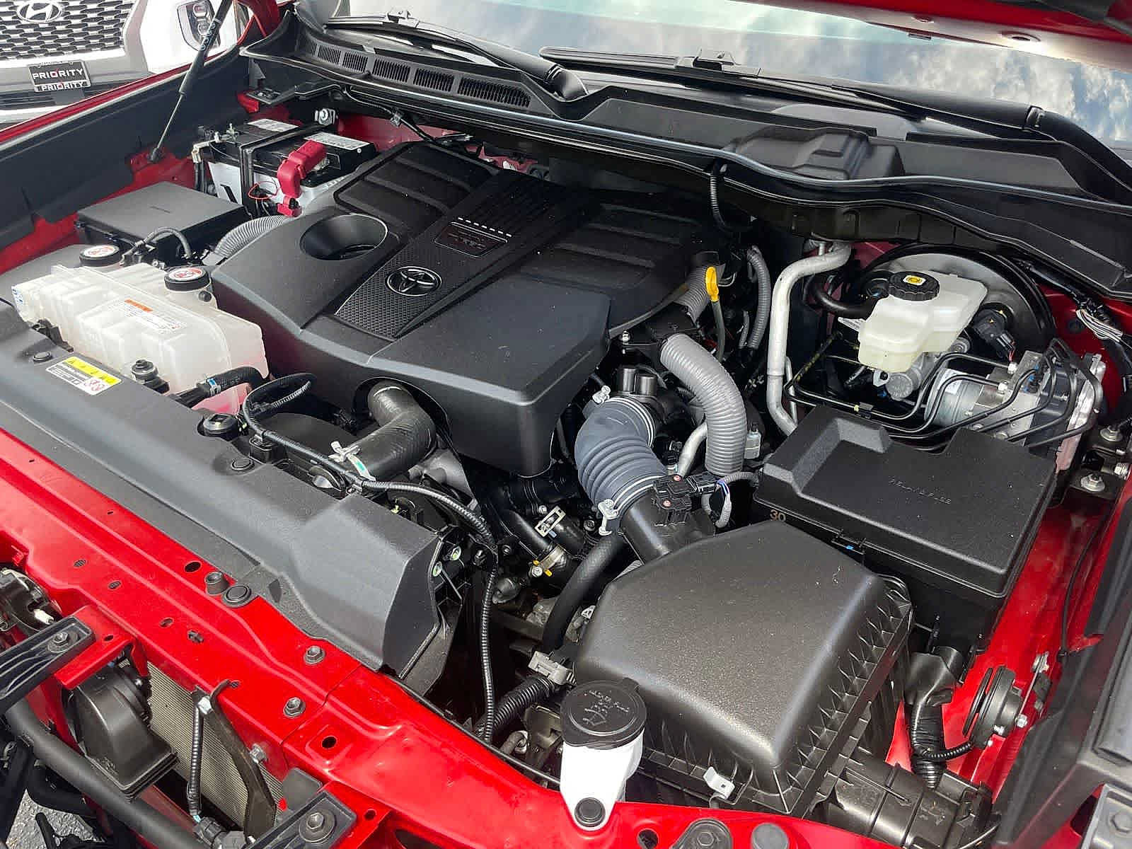 Used 2025 Toyota Tundra Limited AWD/4WD image 25