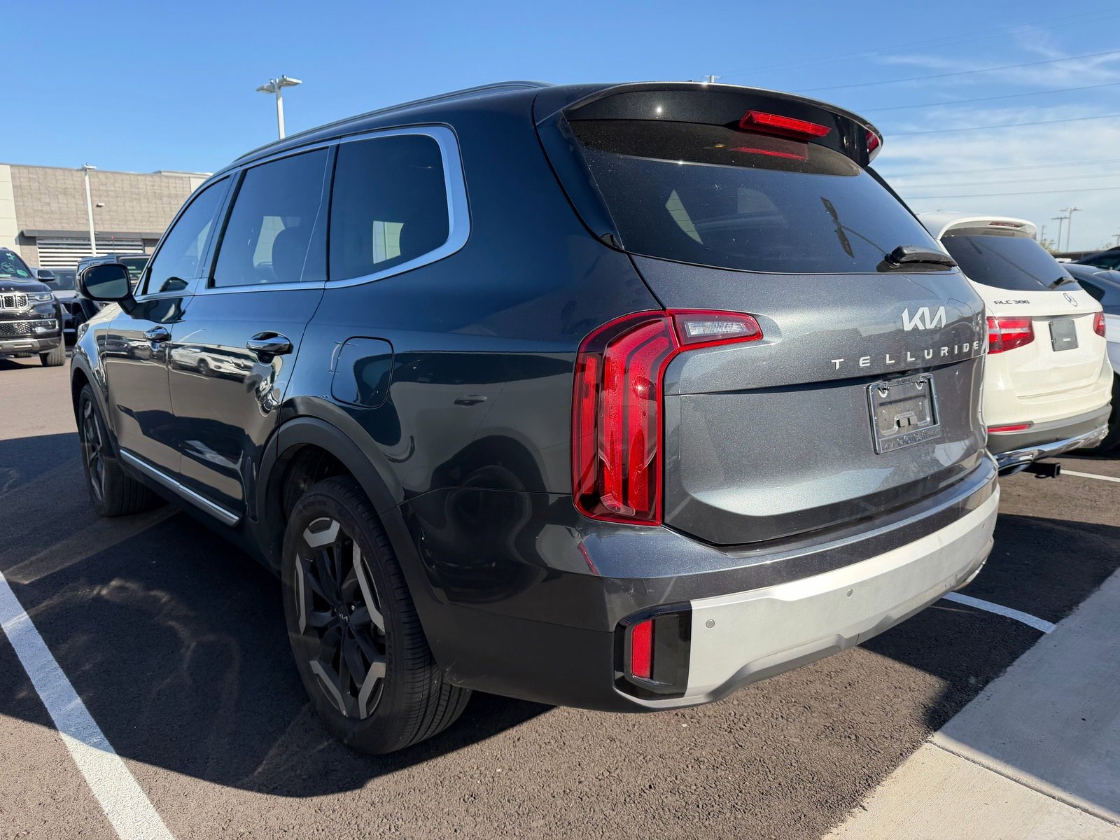 Used 2024 Kia Telluride S image 4