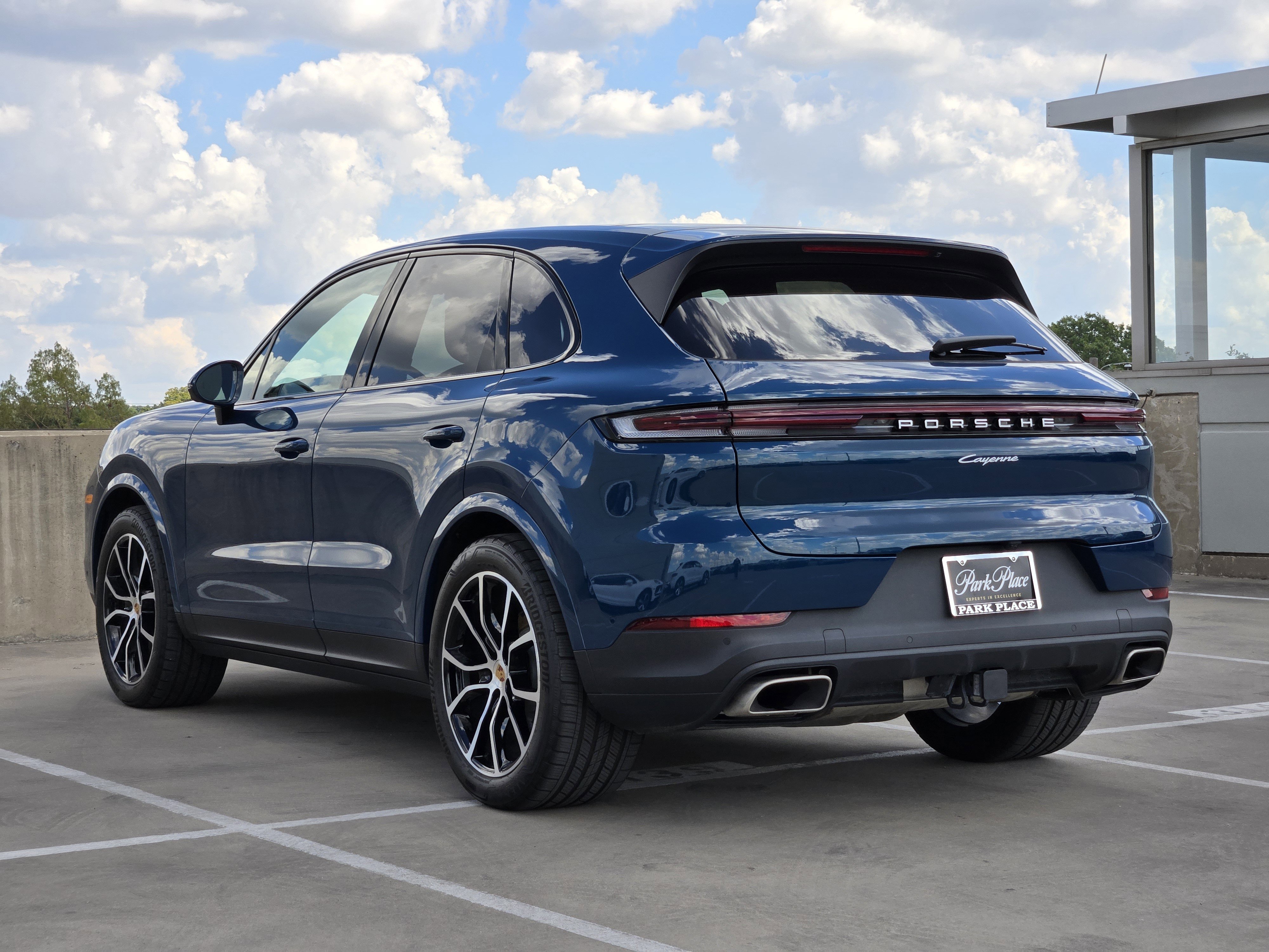 Certified 2025 Porsche Cayenne image 3
