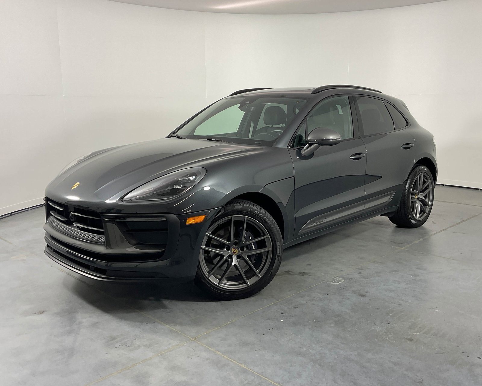 Used 2024 Porsche Macan Turbo image 1