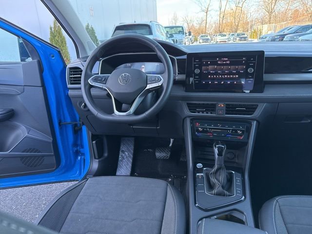 Certified 2025 Volkswagen Taos SE image 21