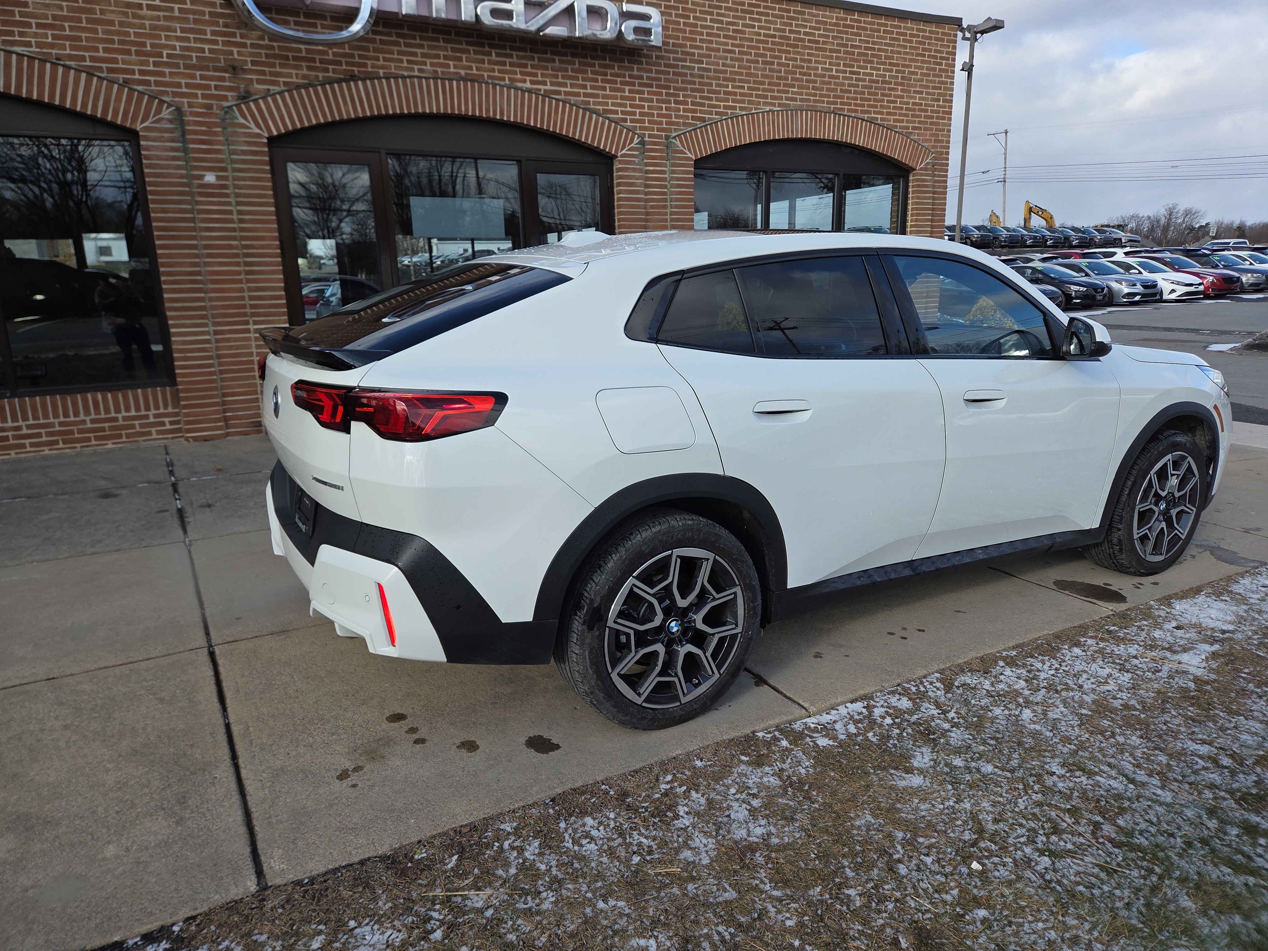 Used 2025 BMW X2 xDrive28i image 3