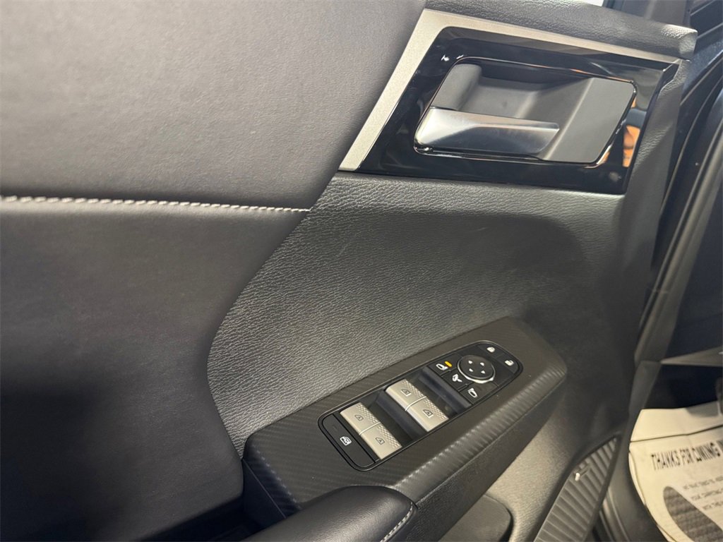 Used 2025 Mitsubishi Outlander SE image 14