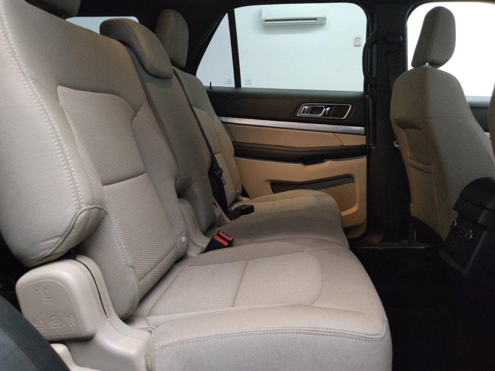 Used 2019 Ford Explorer XLT w/ Equipment Group 201A FWD image 19
