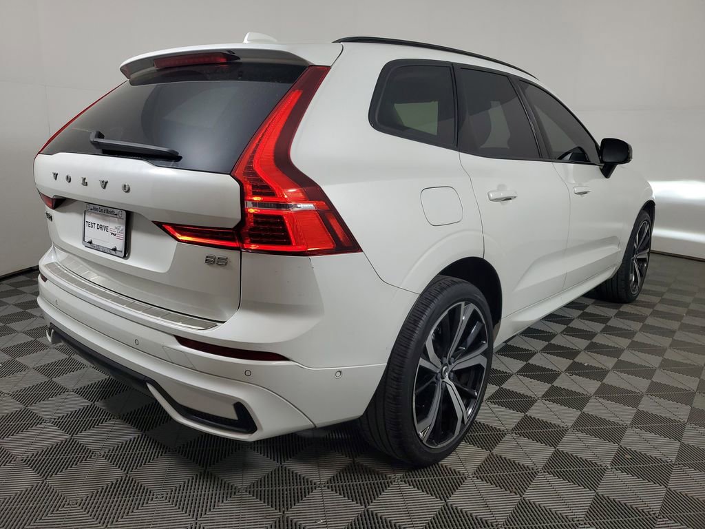 Used 2023 Volvo XC60 B5 Ultimate w/ Climate Package FWD image 6