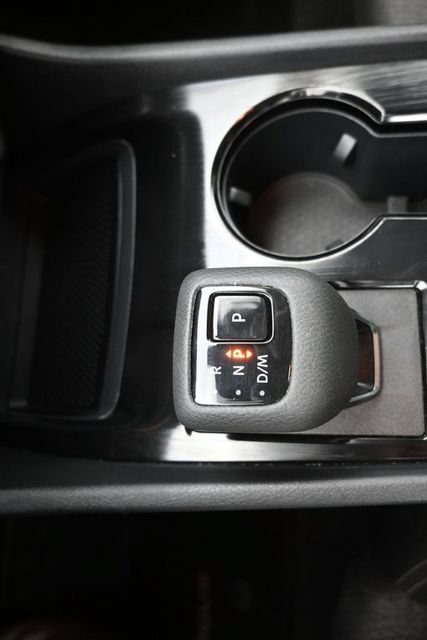 Used 2025 Nissan Rogue SV AWD/4WD image 16