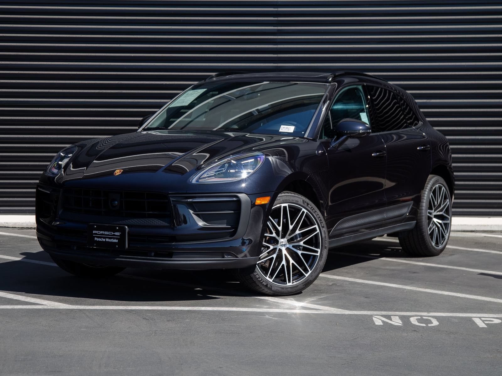 Certified 2026 Porsche Macan AWD/4WD image 1