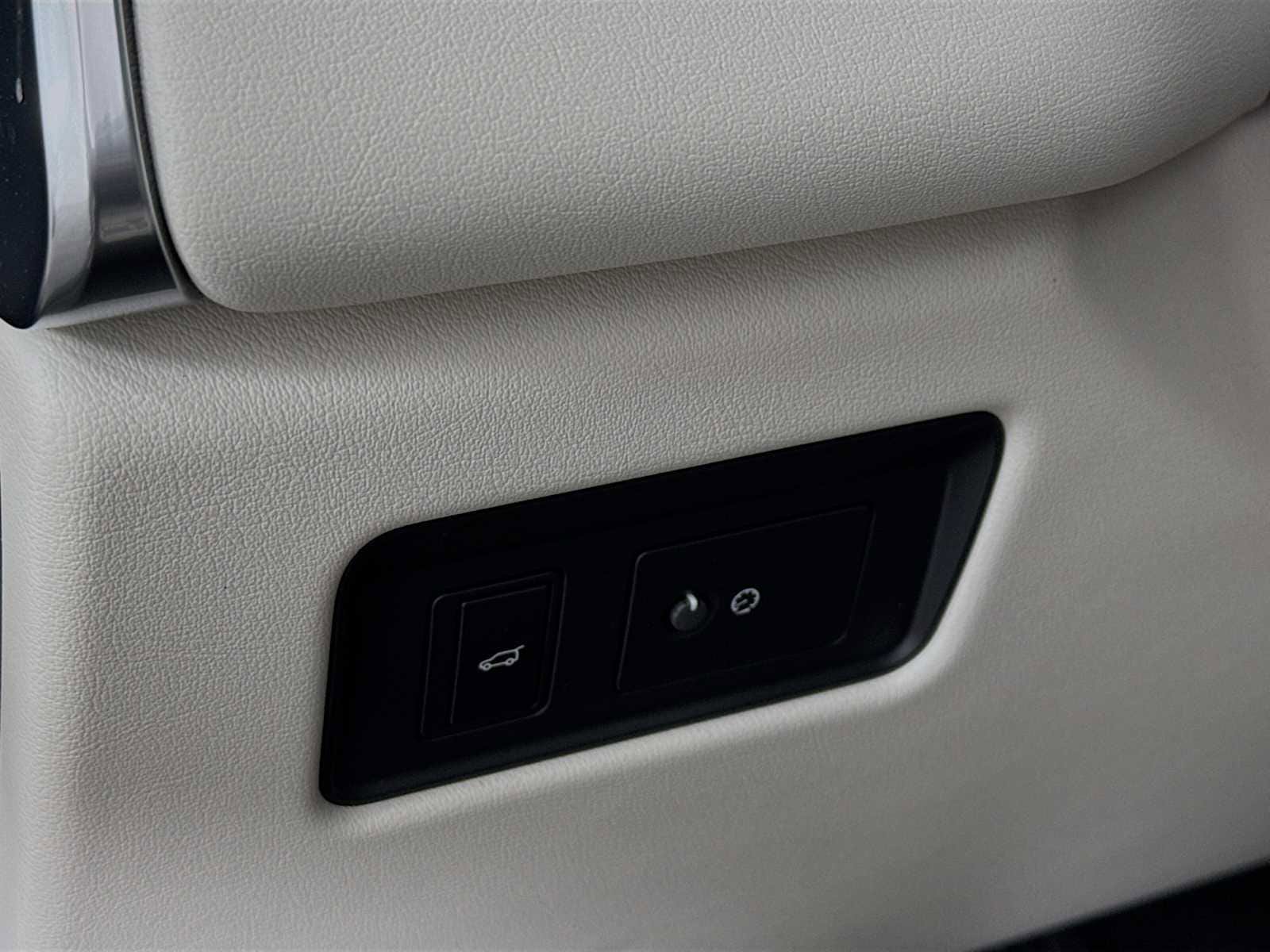 New 2025 Jaguar F-PACE R-Dynamic S AWD/4WD image 10