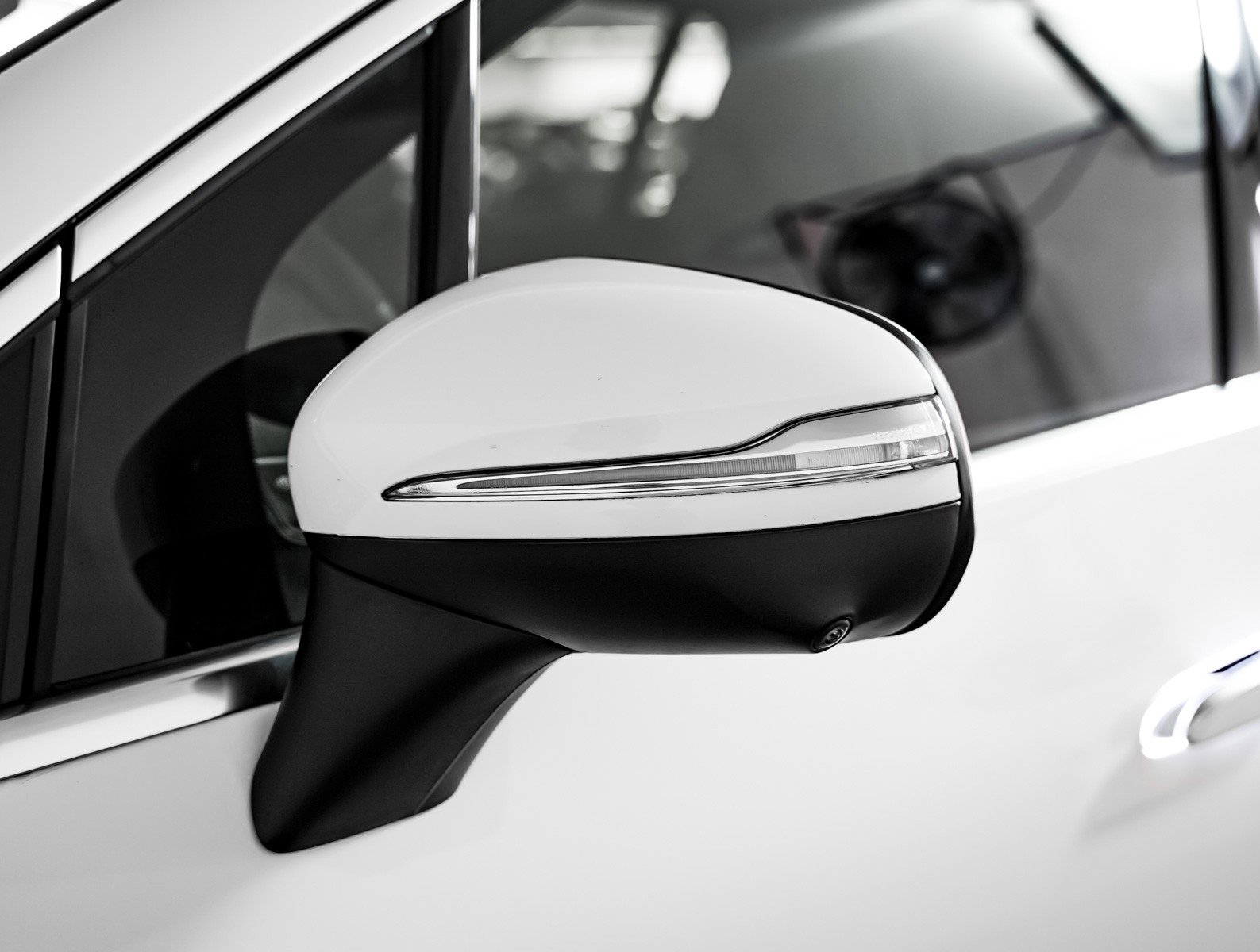 Certified 2023 Mercedes-Benz EQS 580 4MATIC SUV w/ Pinnacle Trim Package image 25