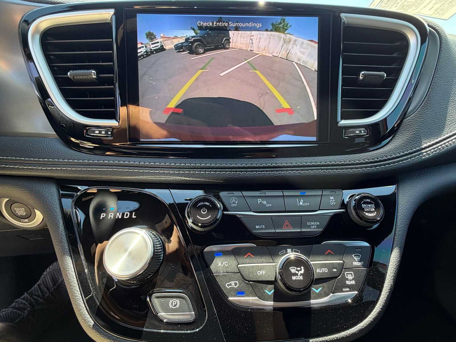 New 2026 Chrysler Pacifica Select AWD/4WD image 32