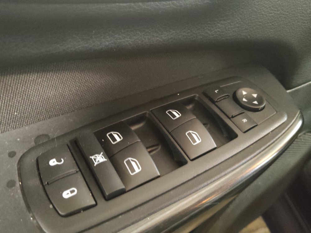 Used 2016 Jeep Cherokee Sport FWD image 27