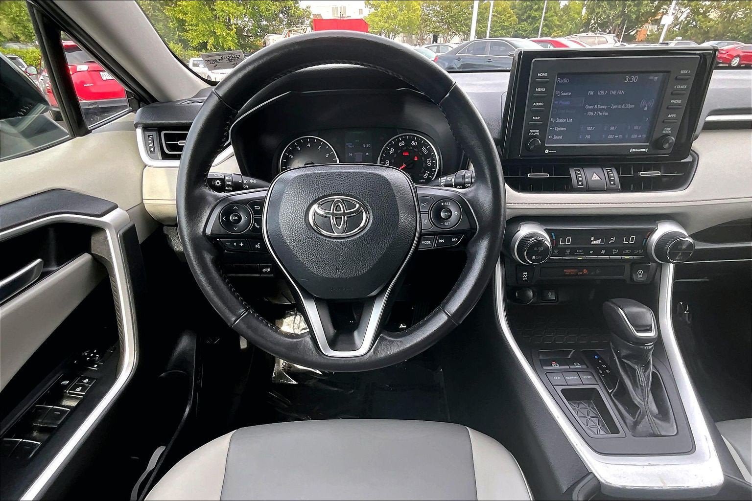Used 2022 Toyota RAV4 XLE Premium FWD image 5