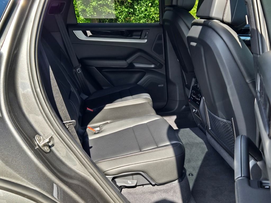 New 2026 Porsche Cayenne E-Hybrid AWD/4WD image 36