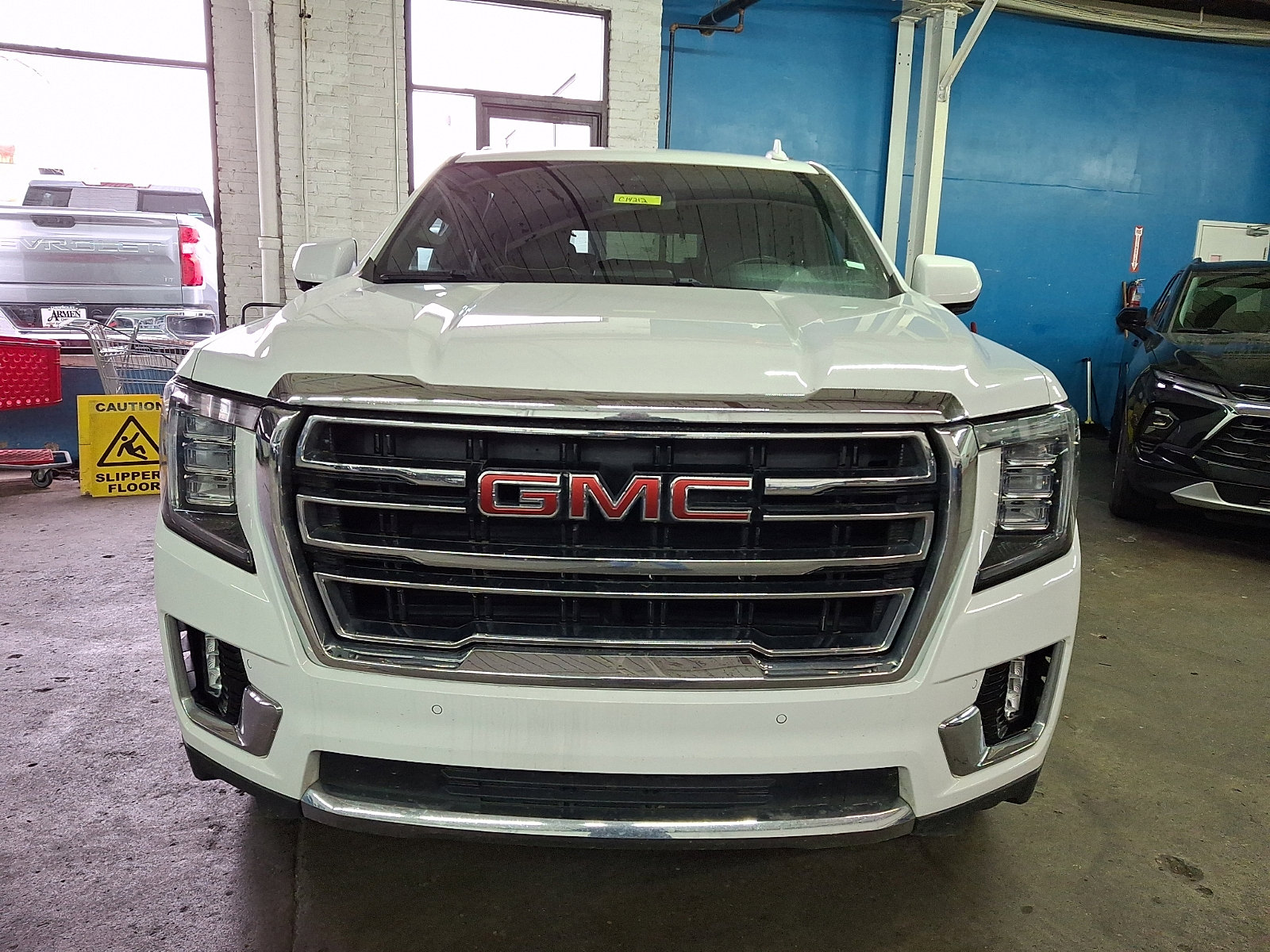 Used 2024 GMC Yukon SLT image 3