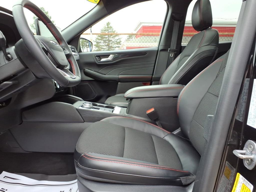 Certified 2024 Ford Escape ST-Line w/ Tech Pack #1 image 14