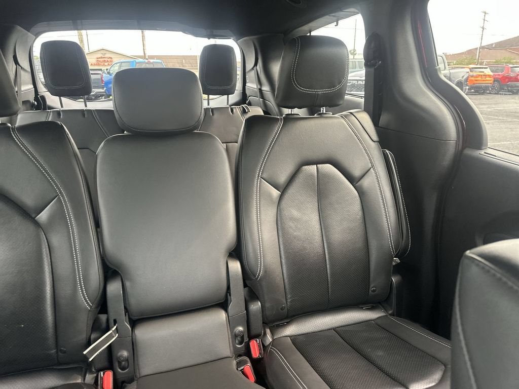 Used 2020 Chrysler Pacifica Touring-L Plus w/ Advanced Safetytec Group FWD image 14