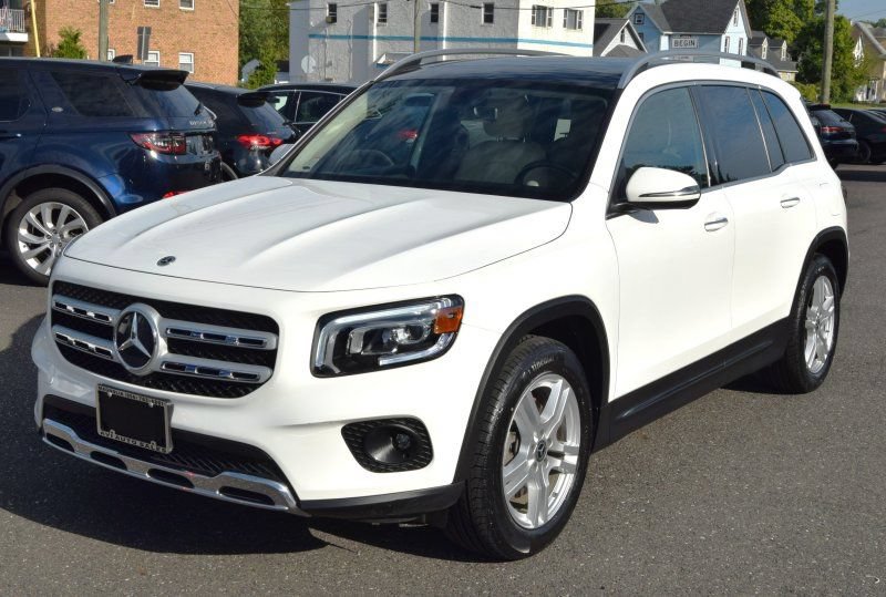 Used 2023 Mercedes-Benz GLB 250 4MATIC w/ Premium Package image 5