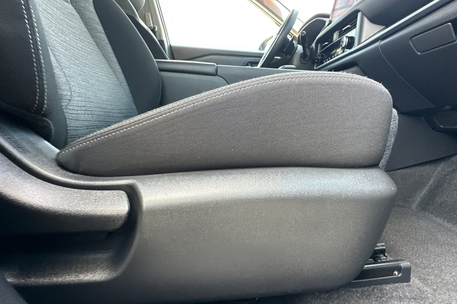 Used 2023 Nissan Rogue SV image 23