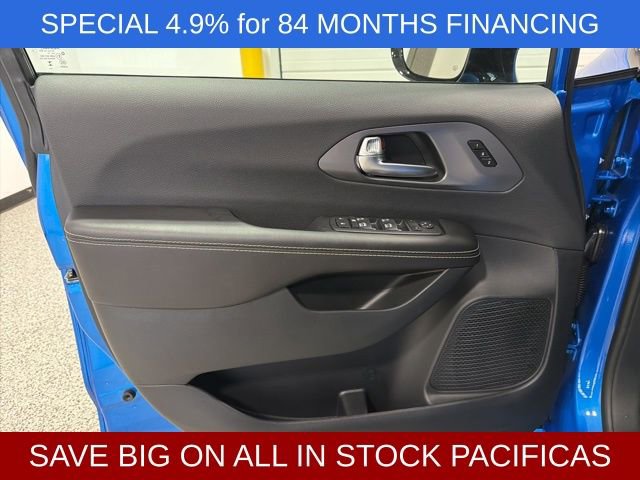 New 2026 Chrysler Pacifica Select w/ S Appearance Package image 8