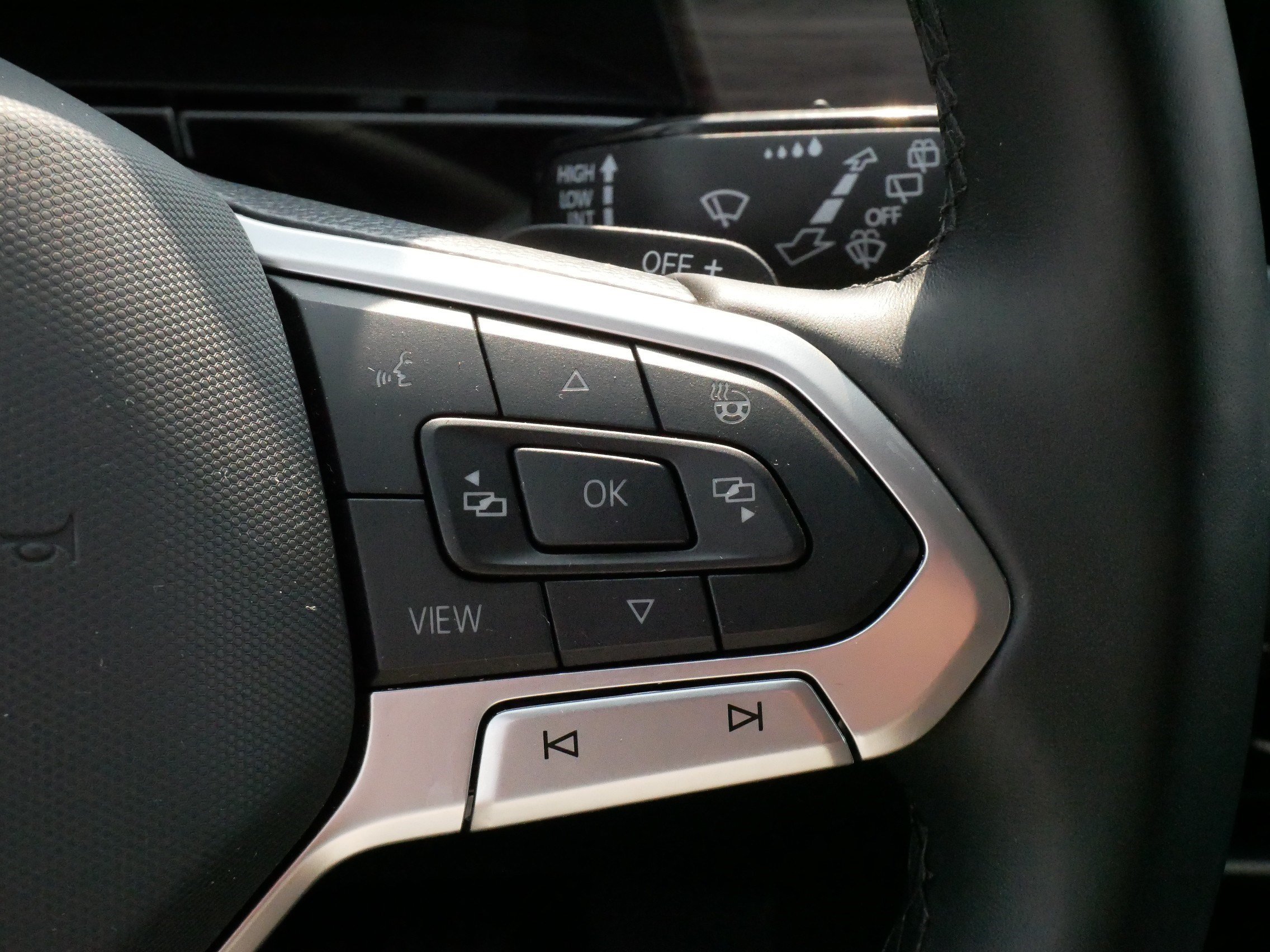 Used 2024 Volkswagen Atlas SEL Premium R-Line AWD/4WD image 25