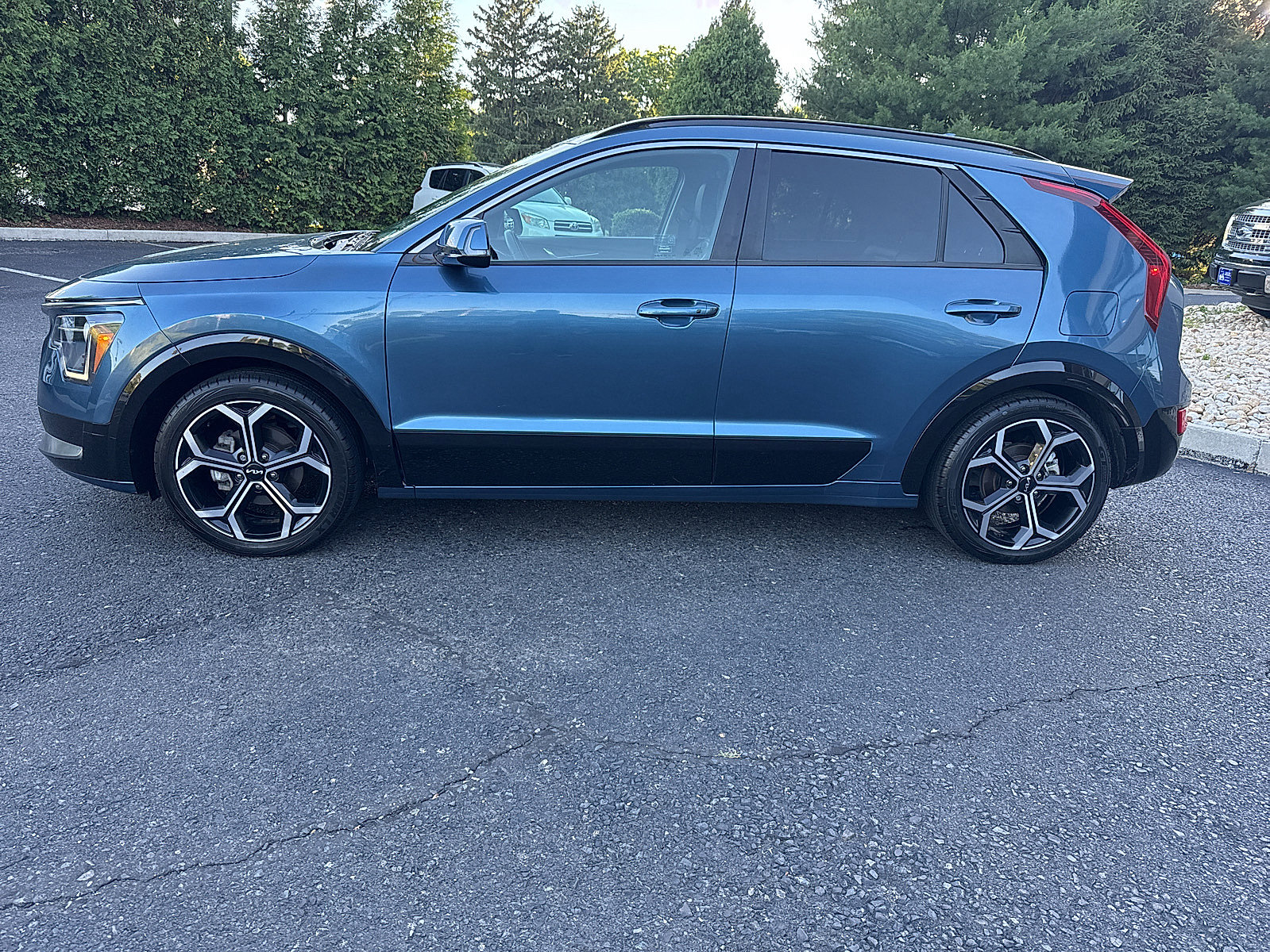 Used 2023 Kia Niro EX Touring FWD image 12