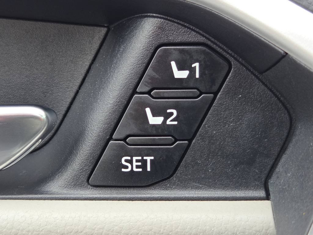 Used 2019 Toyota RAV4 XLE Premium w/ Cold Weather Package AWD/4WD image 15