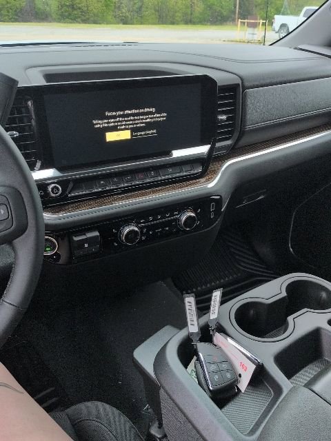 New 2026 GMC Sierra 1500 SLE image 9