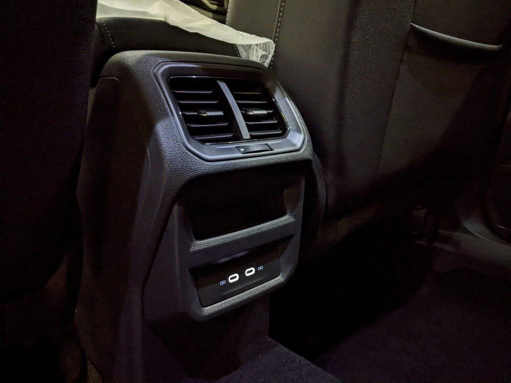 New 2026 Volkswagen Taos SE AWD/4WD image 24