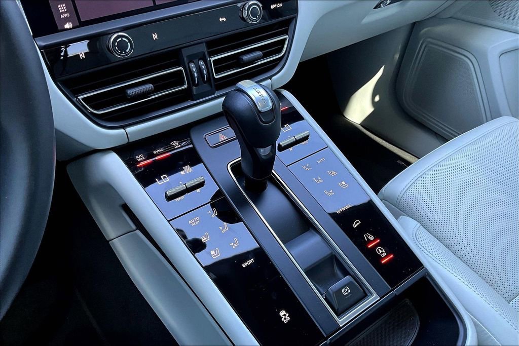 Used 2023 Porsche Macan Turbo image 25