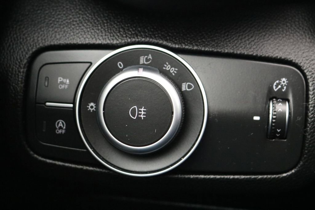 Used 2017 Alfa Romeo Giulia AWD image 20