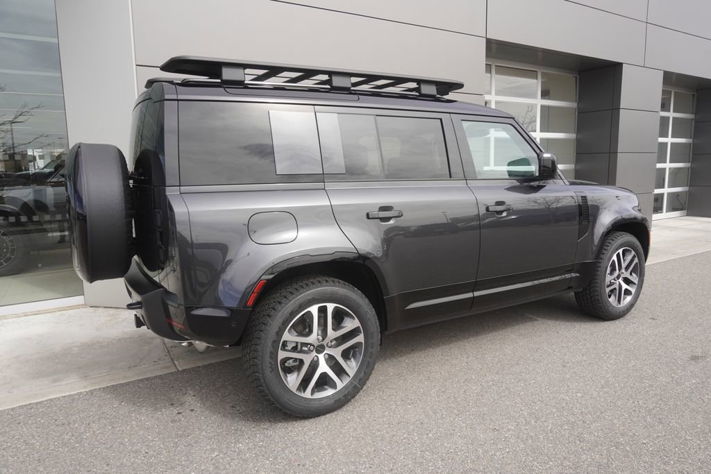 New 2026 Land Rover Defender 110 X-Dynamic SE image 4