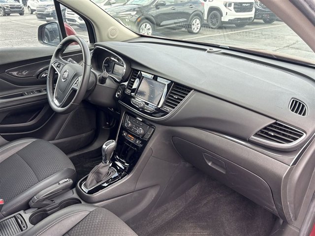 Used 2022 Buick Encore Preferred AWD/4WD image 27