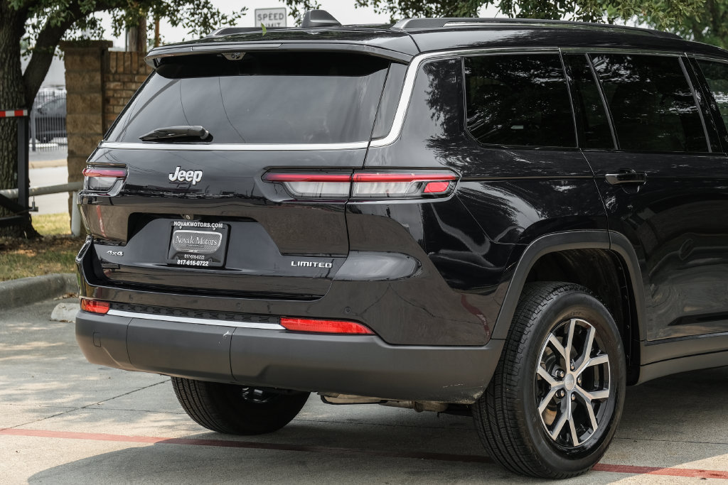 Used 2023 Jeep Grand Cherokee L Limited w/ Luxury Tech Group II AWD/4WD image 16