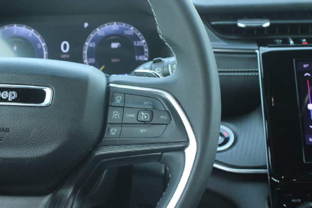 Used 2024 Jeep Grand Cherokee Laredo RWD image 25