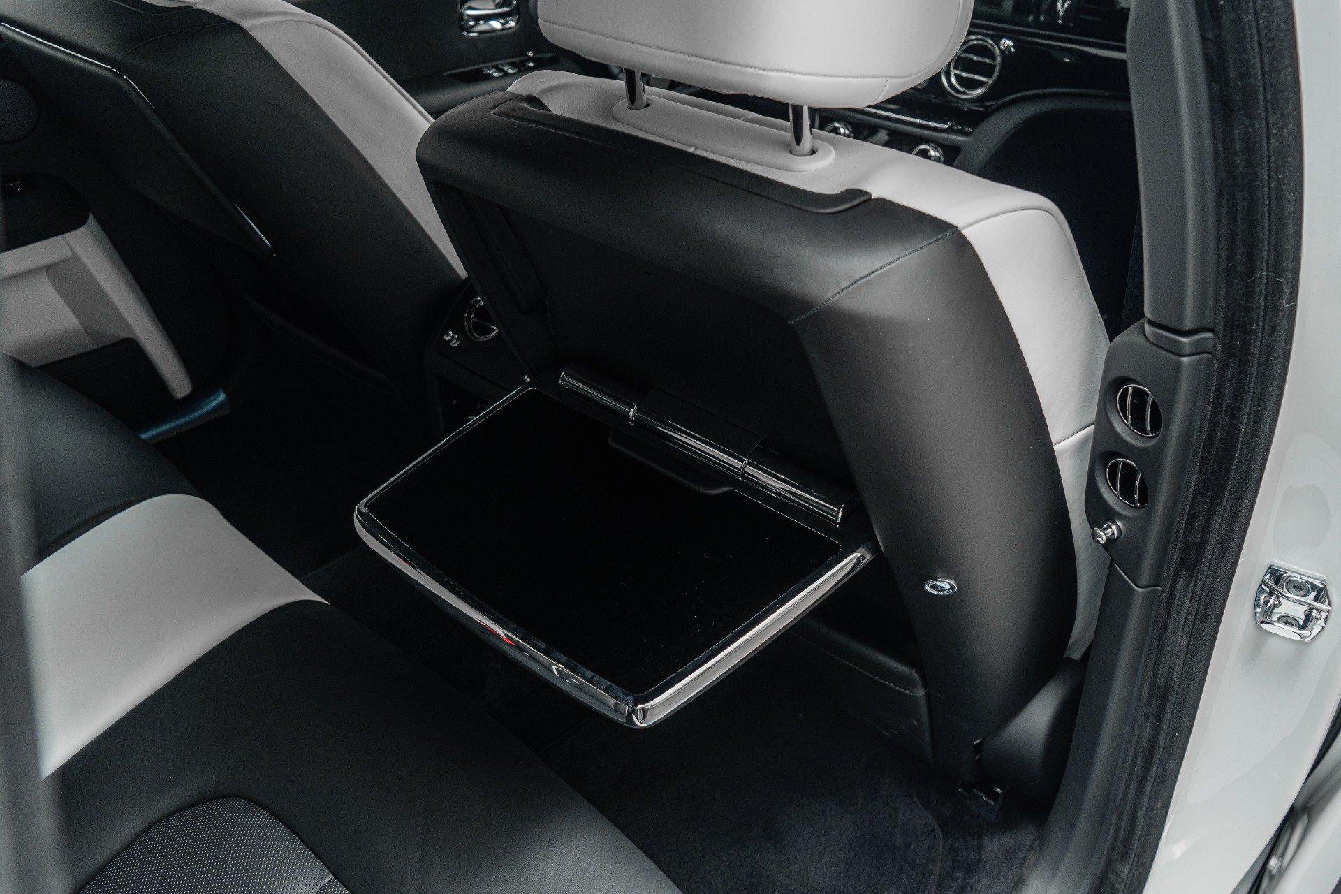 Used 2026 Rolls-Royce Ghost AWD/4WD image 32