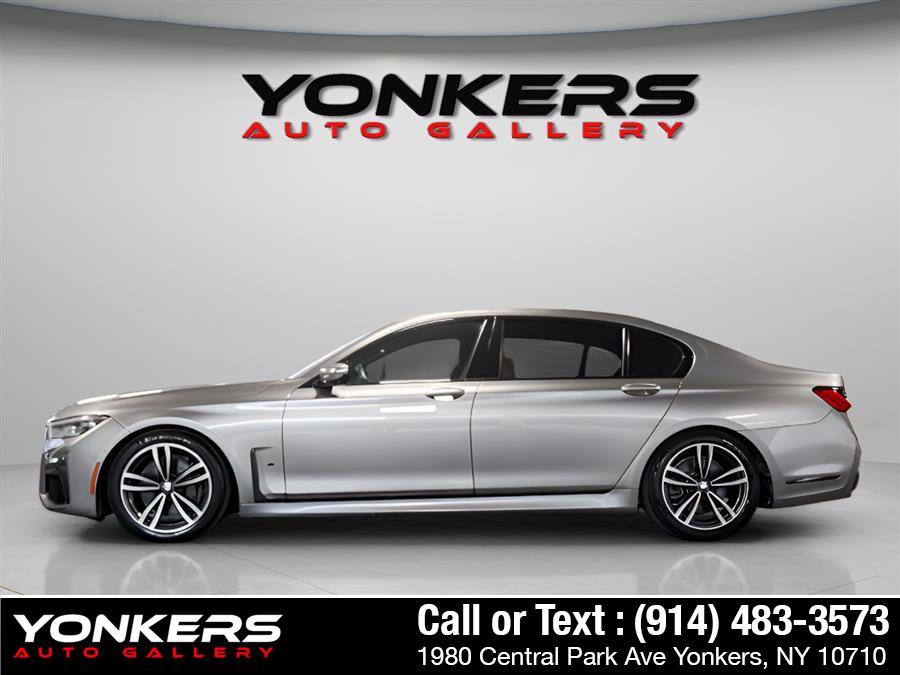 Used 2020 BMW 740i w/ M Sport Package RWD image 3