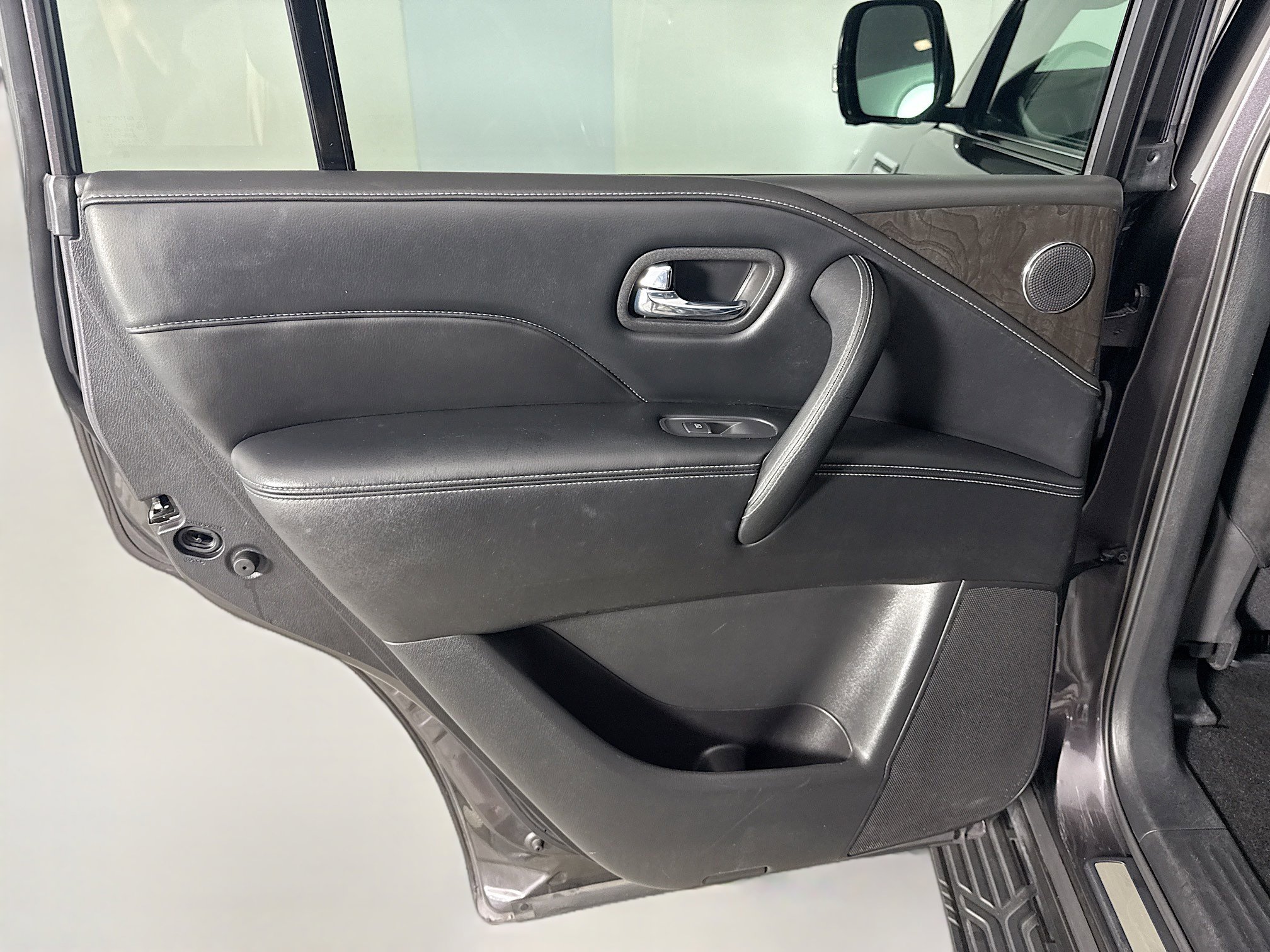 Used 2024 INFINITI QX80 Luxe image 26