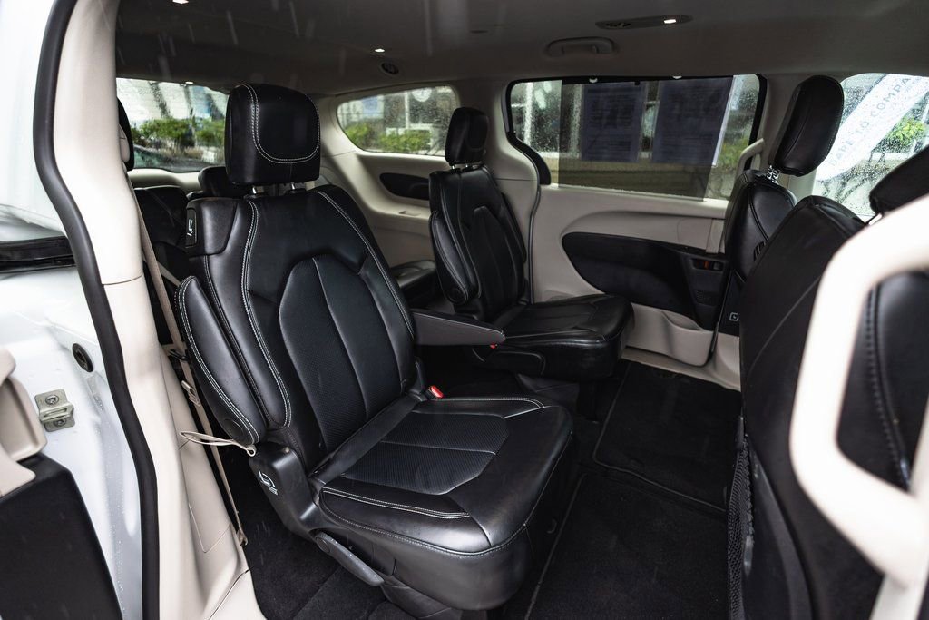 Used 2024 Chrysler Pacifica Touring-L image 34
