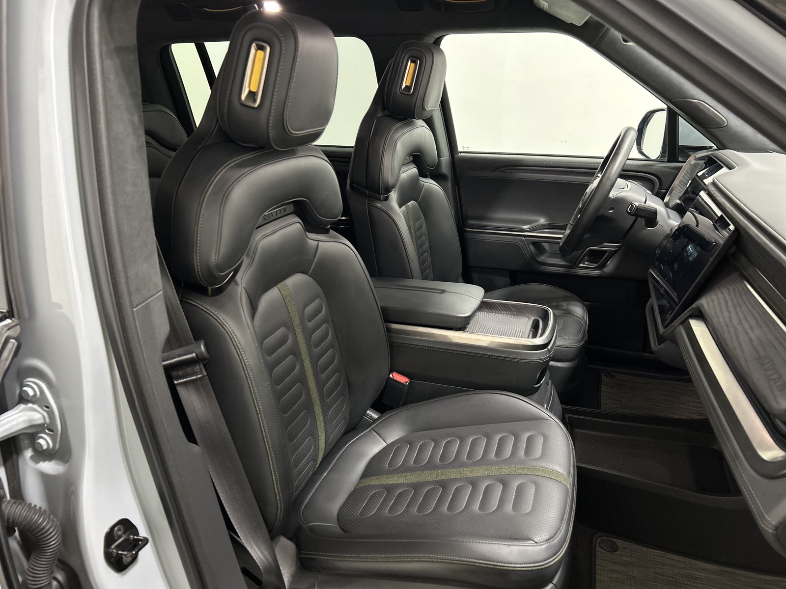 Used 2024 Rivian R1S Adventure AWD/4WD image 24